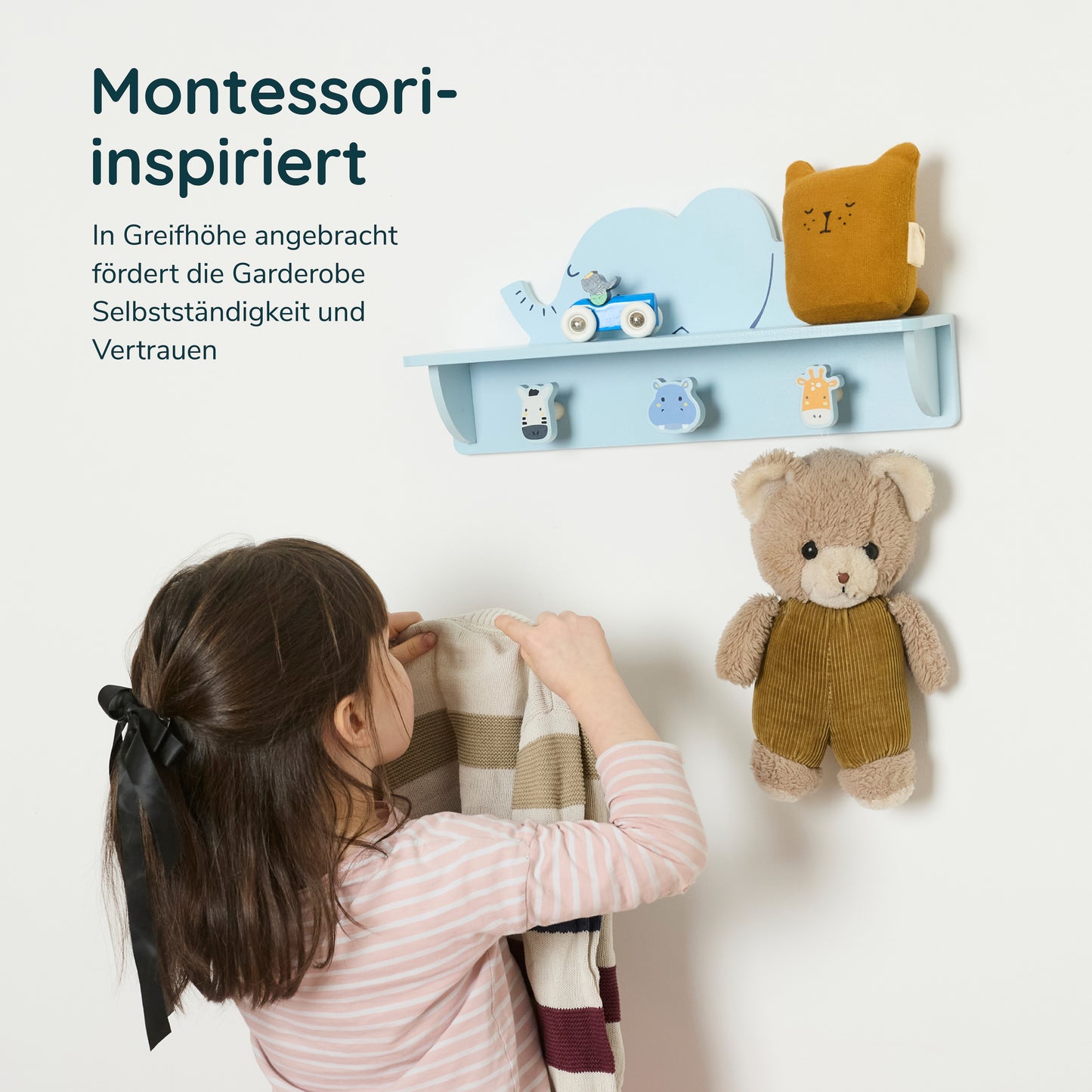 Kindergarderobe aus Holz mit Ablage